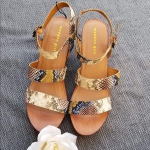 Madden girl platform sandals NWOT size 10